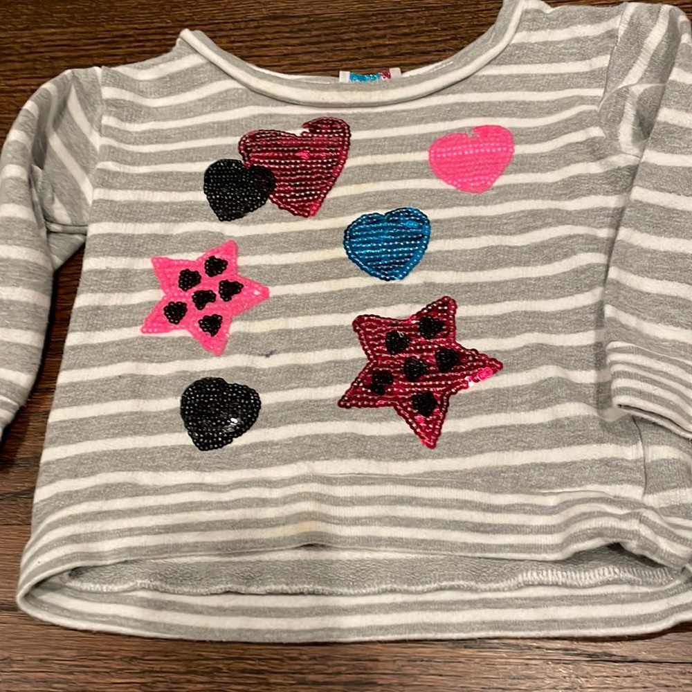 Shirt w sequin stars and hearts